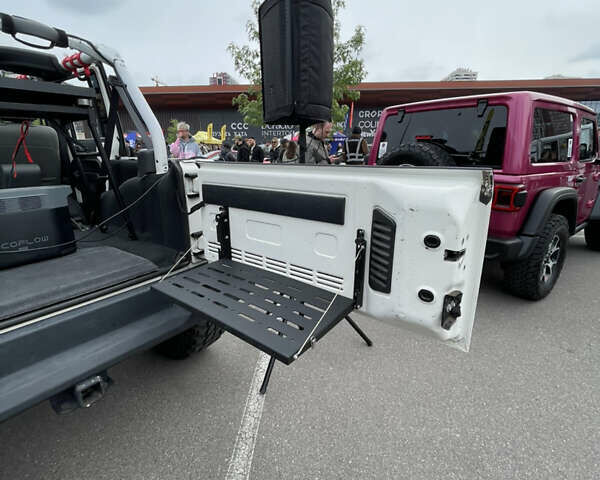 Белый Джип Вранглер, объемом двигателя 3.78 л и пробегом 120 тыс. км за 29500 $, фото 11 на Automoto.ua
