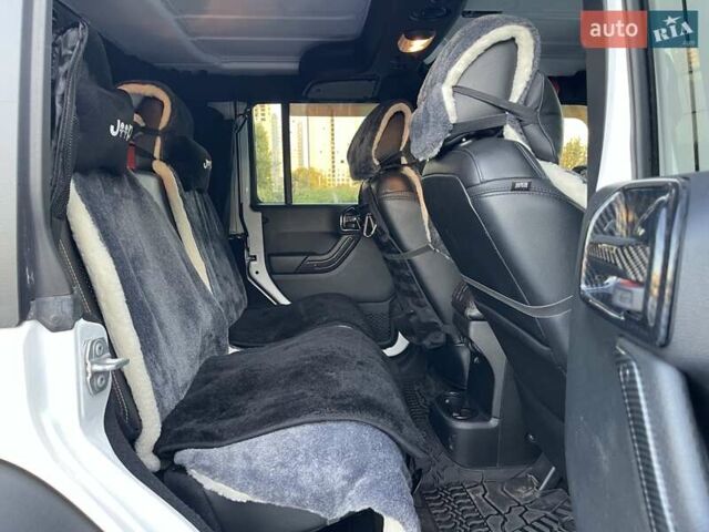 Джип Вранглер 2016 в Киеве на Automoto.ua Белый Джип Вранглер, объемом двигателя 3.6 л и пробегом 96 тыс. км за 27500 $, фото 24 на Automoto.ua