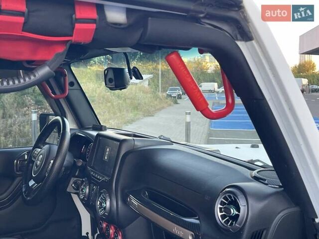 Джип Вранглер 2016 в Киеве на Automoto.ua Белый Джип Вранглер, объемом двигателя 3.6 л и пробегом 96 тыс. км за 27500 $, фото 22 на Automoto.ua