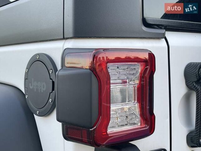 Джип Вранглер 2016 в Киеве на Automoto.ua Белый Джип Вранглер, объемом двигателя 3.6 л и пробегом 96 тыс. км за 27500 $, фото 9 на Automoto.ua
