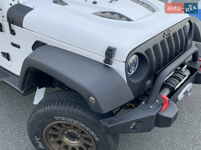 Джип Вранглер 2016 в Киеве на Automoto.ua Белый Джип Вранглер, объемом двигателя 3.6 л и пробегом 96 тыс. км за 27500 $, фото 4 на Automoto.ua