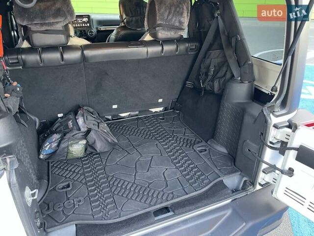 Джип Вранглер 2016 в Киеве на Automoto.ua Белый Джип Вранглер, объемом двигателя 3.6 л и пробегом 96 тыс. км за 27500 $, фото 10 на Automoto.ua