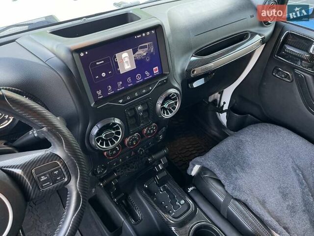 Джип Вранглер 2016 в Киеве на Automoto.ua Белый Джип Вранглер, объемом двигателя 3.6 л и пробегом 96 тыс. км за 27500 $, фото 16 на Automoto.ua