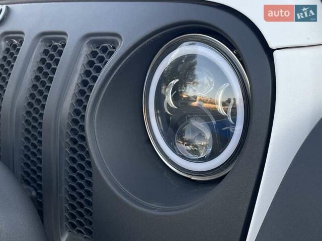 Джип Вранглер 2016 в Киеве на Automoto.ua Белый Джип Вранглер, объемом двигателя 3.6 л и пробегом 96 тыс. км за 27500 $, фото 6 на Automoto.ua