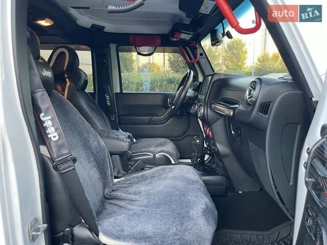 Джип Вранглер 2016 в Киеве на Automoto.ua Белый Джип Вранглер, объемом двигателя 3.6 л и пробегом 96 тыс. км за 27500 $, фото 21 на Automoto.ua