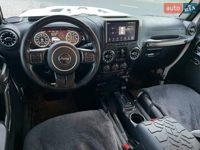 Джип Вранглер 2016 в Киеве на Automoto.ua Белый Джип Вранглер, объемом двигателя 3.6 л и пробегом 96 тыс. км за 27500 $, фото 13 на Automoto.ua