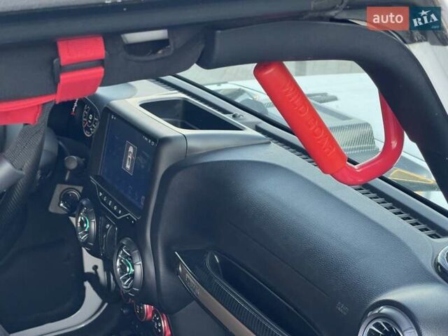 Джип Вранглер 2016 в Киеве на Automoto.ua Белый Джип Вранглер, объемом двигателя 3.6 л и пробегом 96 тыс. км за 27500 $, фото 23 на Automoto.ua