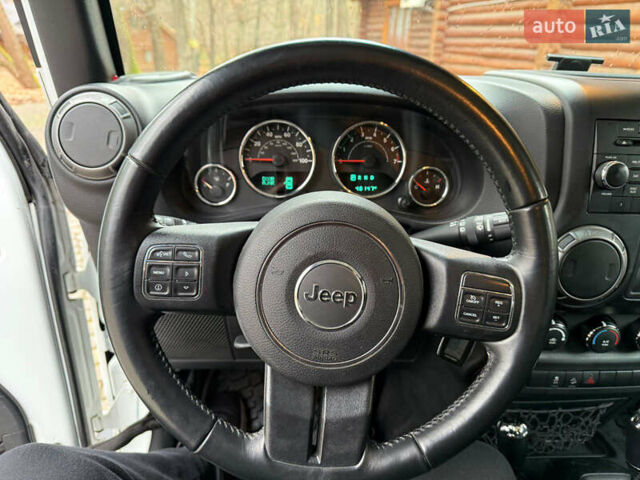 Білий Джип Wrangler, об'ємом двигуна 3.6 л та пробігом 47 тис. км за 19300 $, фото 1 на Automoto.ua