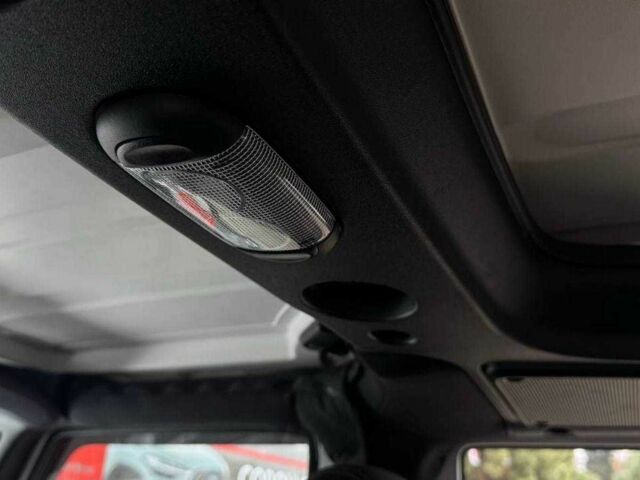 Белый Джип Вранглер, объемом двигателя 3.6 л и пробегом 44 тыс. км за 25916 $, фото 21 на Automoto.ua