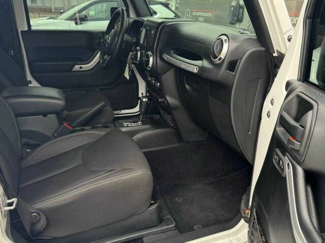 Белый Джип Вранглер, объемом двигателя 3.6 л и пробегом 44 тыс. км за 25916 $, фото 20 на Automoto.ua