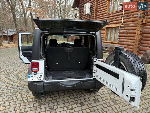 Білий Джип Wrangler, об'ємом двигуна 3.6 л та пробігом 47 тис. км за 19300 $, фото 7 на Automoto.ua