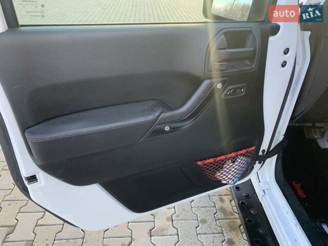 Белый Джип Вранглер, объемом двигателя 3.6 л и пробегом 120 тыс. км за 32100 $, фото 10 на Automoto.ua