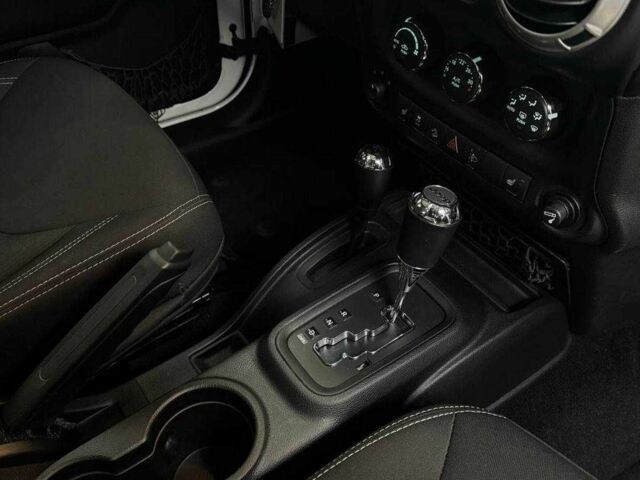 Белый Джип Вранглер, объемом двигателя 3.6 л и пробегом 44 тыс. км за 25916 $, фото 13 на Automoto.ua