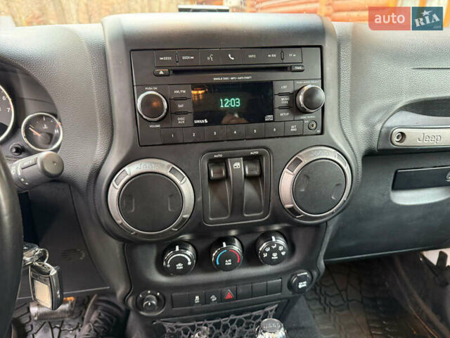 Білий Джип Wrangler, об'ємом двигуна 3.6 л та пробігом 47 тис. км за 19300 $, фото 18 на Automoto.ua