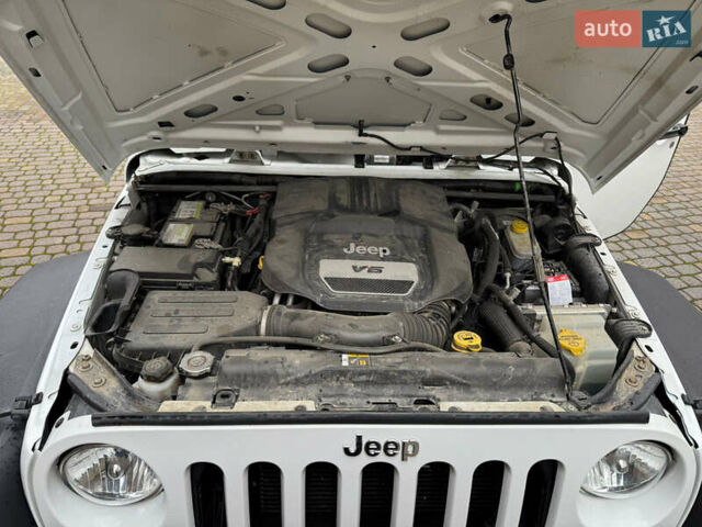 Білий Джип Wrangler, об'ємом двигуна 3.6 л та пробігом 47 тис. км за 19300 $, фото 3 на Automoto.ua