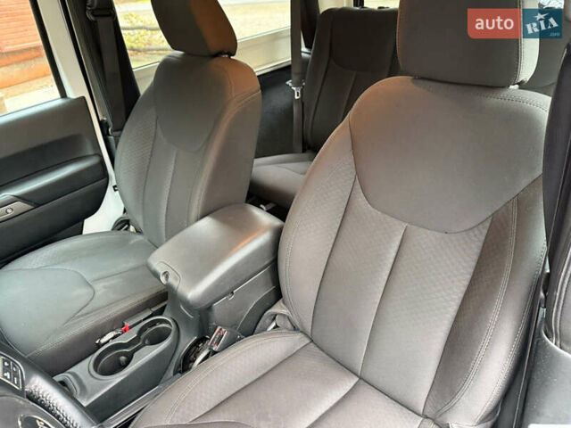Білий Джип Wrangler, об'ємом двигуна 3.6 л та пробігом 47 тис. км за 19300 $, фото 8 на Automoto.ua