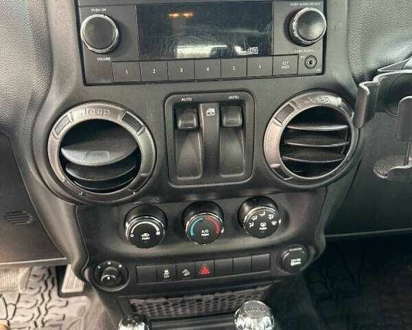 Білий Джип Wrangler, об'ємом двигуна 2 л та пробігом 55 тис. км за 8500 $, фото 10 на Automoto.ua