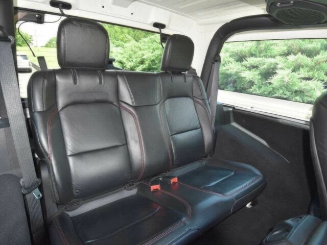 Білий Джип Wrangler, об'ємом двигуна 2 л та пробігом 44 тис. км за 18400 $, фото 11 на Automoto.ua