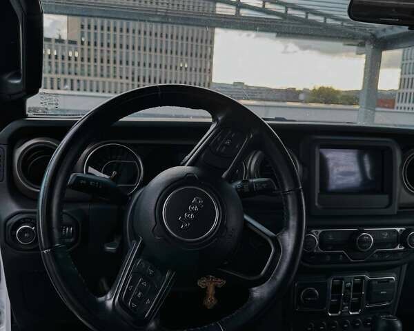 Белый Джип Вранглер, объемом двигателя 3.6 л и пробегом 45 тыс. км за 55800 $, фото 3 на Automoto.ua