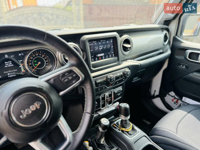 Білий Джип Wrangler, об'ємом двигуна 2 л та пробігом 71 тис. км за 33000 $, фото 17 на Automoto.ua