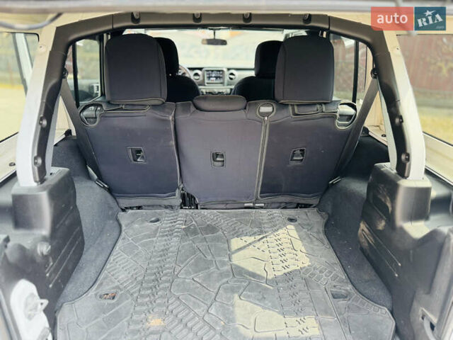 Білий Джип Wrangler, об'ємом двигуна 2 л та пробігом 71 тис. км за 33000 $, фото 24 на Automoto.ua