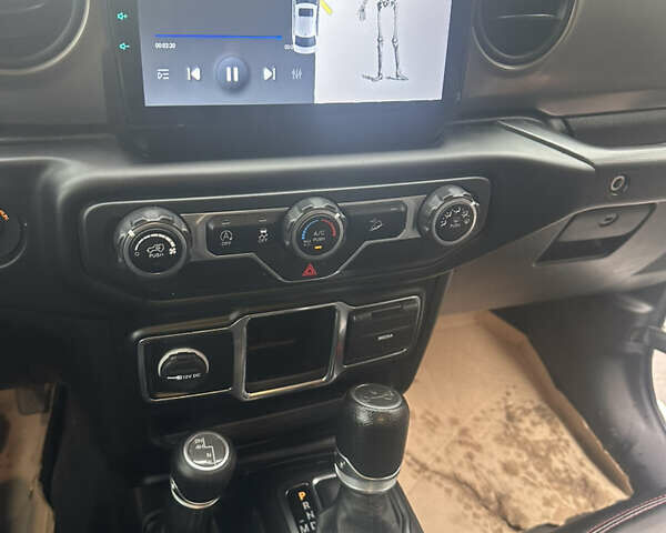 Белый Джип Вранглер, объемом двигателя 3.6 л и пробегом 30 тыс. км за 30777 $, фото 11 на Automoto.ua