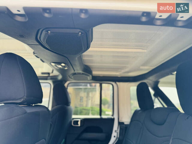 Білий Джип Wrangler, об'ємом двигуна 2 л та пробігом 71 тис. км за 33000 $, фото 23 на Automoto.ua