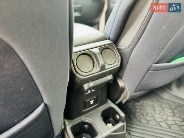 Білий Джип Wrangler, об'ємом двигуна 2 л та пробігом 71 тис. км за 33000 $, фото 22 на Automoto.ua
