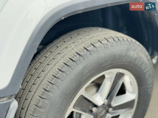 Білий Джип Wrangler, об'ємом двигуна 2 л та пробігом 71 тис. км за 33000 $, фото 14 на Automoto.ua