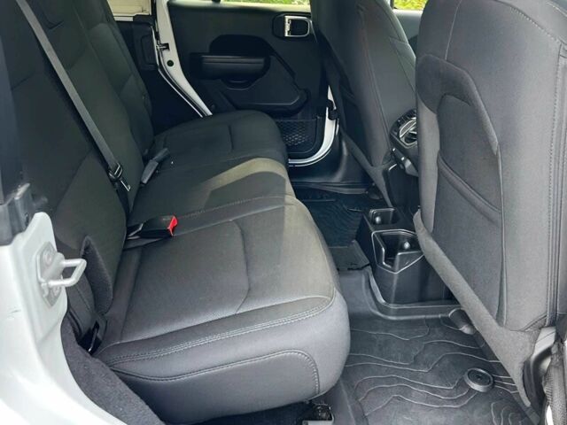 Білий Джип Wrangler, об'ємом двигуна 3.6 л та пробігом 50 тис. км за 9000 $, фото 11 на Automoto.ua