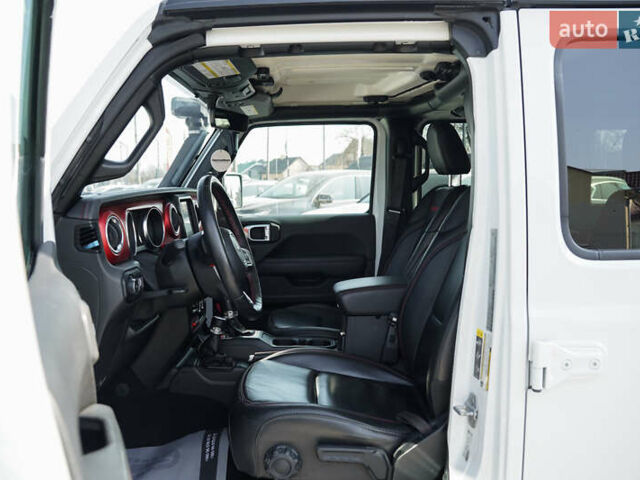 Білий Джип Wrangler, об'ємом двигуна 3.6 л та пробігом 24 тис. км за 45200 $, фото 19 на Automoto.ua