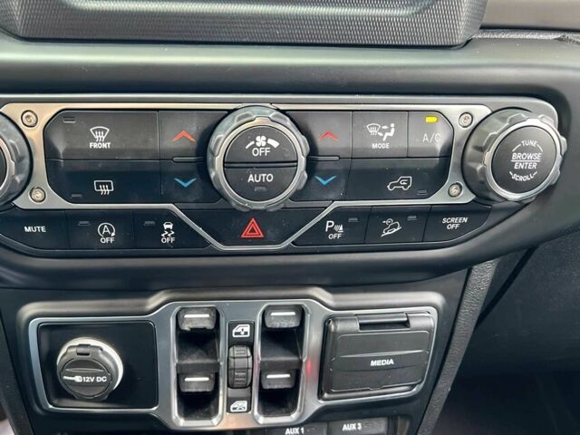 Білий Джип Wrangler, об'ємом двигуна 3.6 л та пробігом 50 тис. км за 9000 $, фото 6 на Automoto.ua