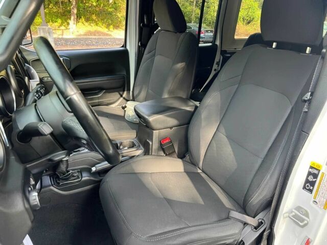 Білий Джип Wrangler, об'ємом двигуна 3.6 л та пробігом 50 тис. км за 9000 $, фото 8 на Automoto.ua