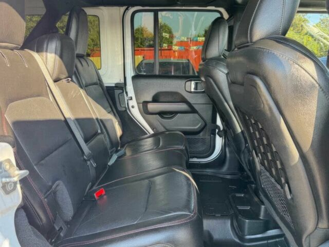 Белый Джип Вранглер, объемом двигателя 3.6 л и пробегом 33 тыс. км за 22000 $, фото 11 на Automoto.ua