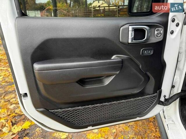 Білий Джип Wrangler, об'ємом двигуна 3.6 л та пробігом 12 тис. км за 34440 $, фото 9 на Automoto.ua