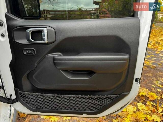Білий Джип Wrangler, об'ємом двигуна 3.6 л та пробігом 12 тис. км за 34440 $, фото 22 на Automoto.ua