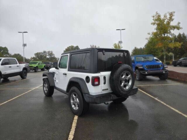 Белый Джип Вранглер, объемом двигателя 2 л и пробегом 22 тыс. км за 13300 $, фото 3 на Automoto.ua