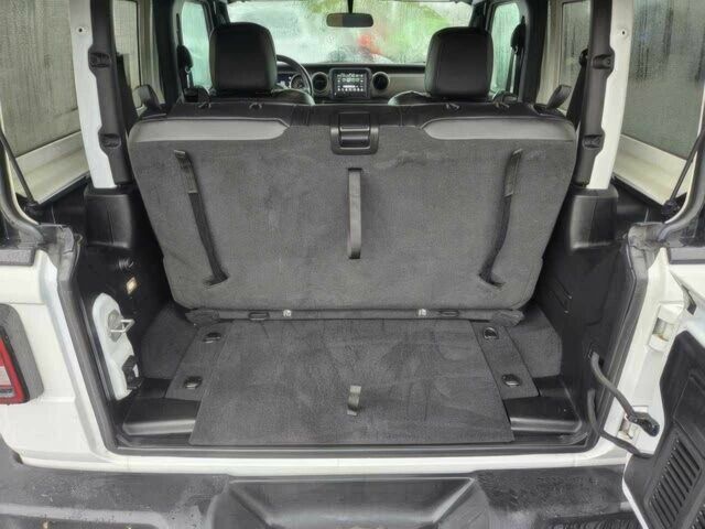 Белый Джип Вранглер, объемом двигателя 2 л и пробегом 22 тыс. км за 13300 $, фото 13 на Automoto.ua