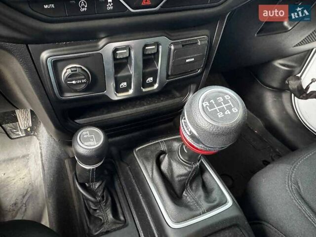 Білий Джип Wrangler, об'ємом двигуна 3.6 л та пробігом 12 тис. км за 34440 $, фото 18 на Automoto.ua