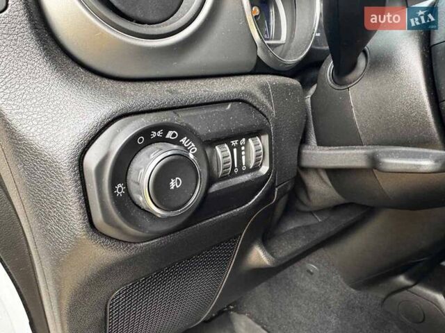 Білий Джип Wrangler, об'ємом двигуна 3.6 л та пробігом 12 тис. км за 34440 $, фото 11 на Automoto.ua