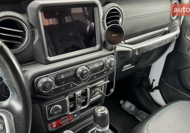 Белый Джип Вранглер, объемом двигателя 2 л и пробегом 38 тыс. км за 44000 $, фото 11 на Automoto.ua