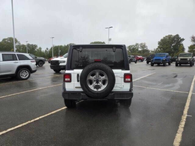 Белый Джип Вранглер, объемом двигателя 2 л и пробегом 22 тыс. км за 13300 $, фото 4 на Automoto.ua