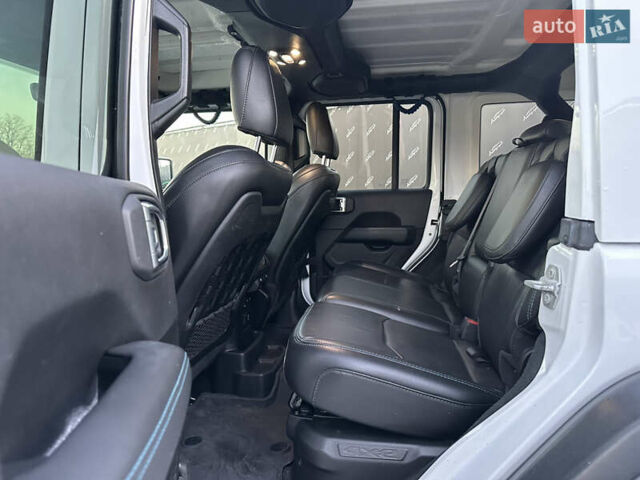 Белый Джип Вранглер, объемом двигателя 2 л и пробегом 75 тыс. км за 43500 $, фото 28 на Automoto.ua