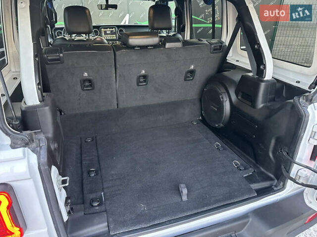 Белый Джип Вранглер, объемом двигателя 2 л и пробегом 75 тыс. км за 43500 $, фото 33 на Automoto.ua