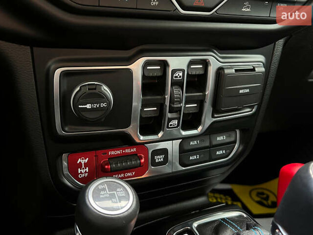 Белый Джип Вранглер, объемом двигателя 2 л и пробегом 32 тыс. км за 47700 $, фото 18 на Automoto.ua