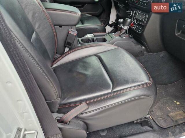 Белый Джип Вранглер, объемом двигателя 3.6 л и пробегом 65 тыс. км за 49950 $, фото 48 на Automoto.ua