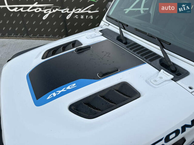 Белый Джип Вранглер, объемом двигателя 2 л и пробегом 75 тыс. км за 43500 $, фото 31 на Automoto.ua