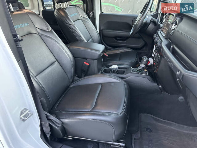 Белый Джип Вранглер, объемом двигателя 2 л и пробегом 75 тыс. км за 43500 $, фото 6 на Automoto.ua