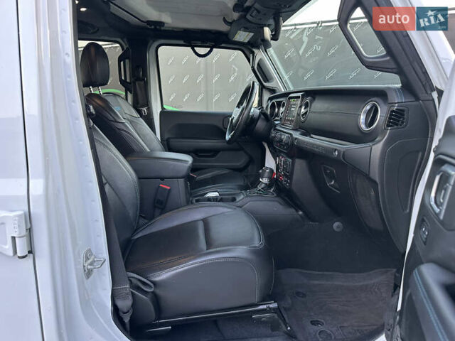 Белый Джип Вранглер, объемом двигателя 2 л и пробегом 75 тыс. км за 43500 $, фото 5 на Automoto.ua