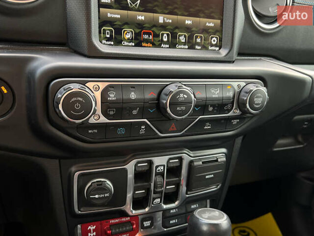 Белый Джип Вранглер, объемом двигателя 2 л и пробегом 32 тыс. км за 47700 $, фото 17 на Automoto.ua